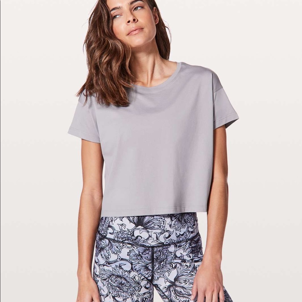 lululemon cates tee lavender grey size 8